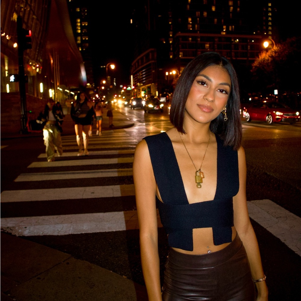 BLACK WRAP TOP
